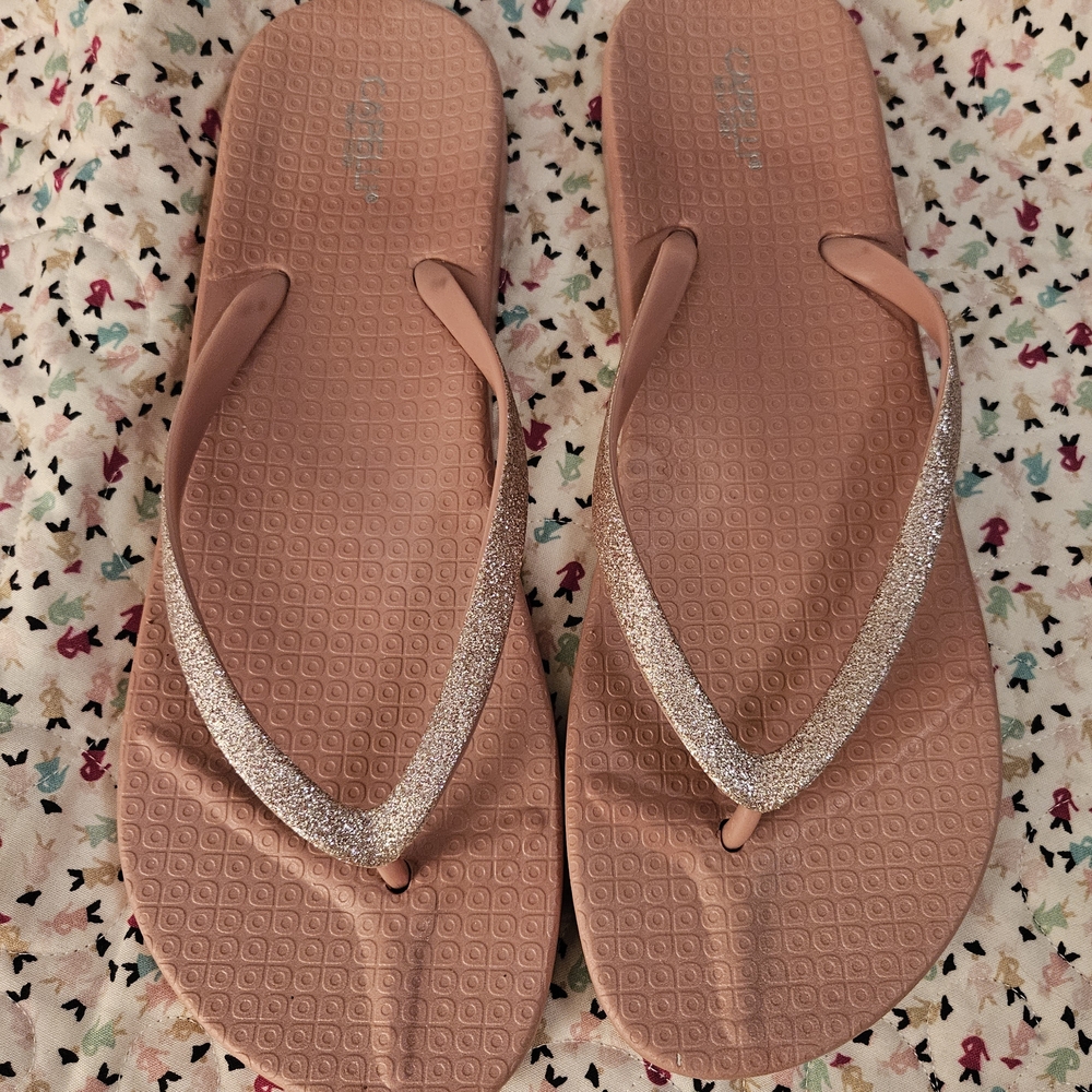 Sparkly pink flipflops